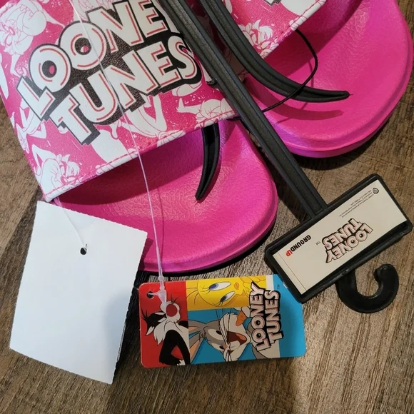 Looney Tunes Warner Bros. Kids Pink Slide Sandals - Picture 4 of 6
